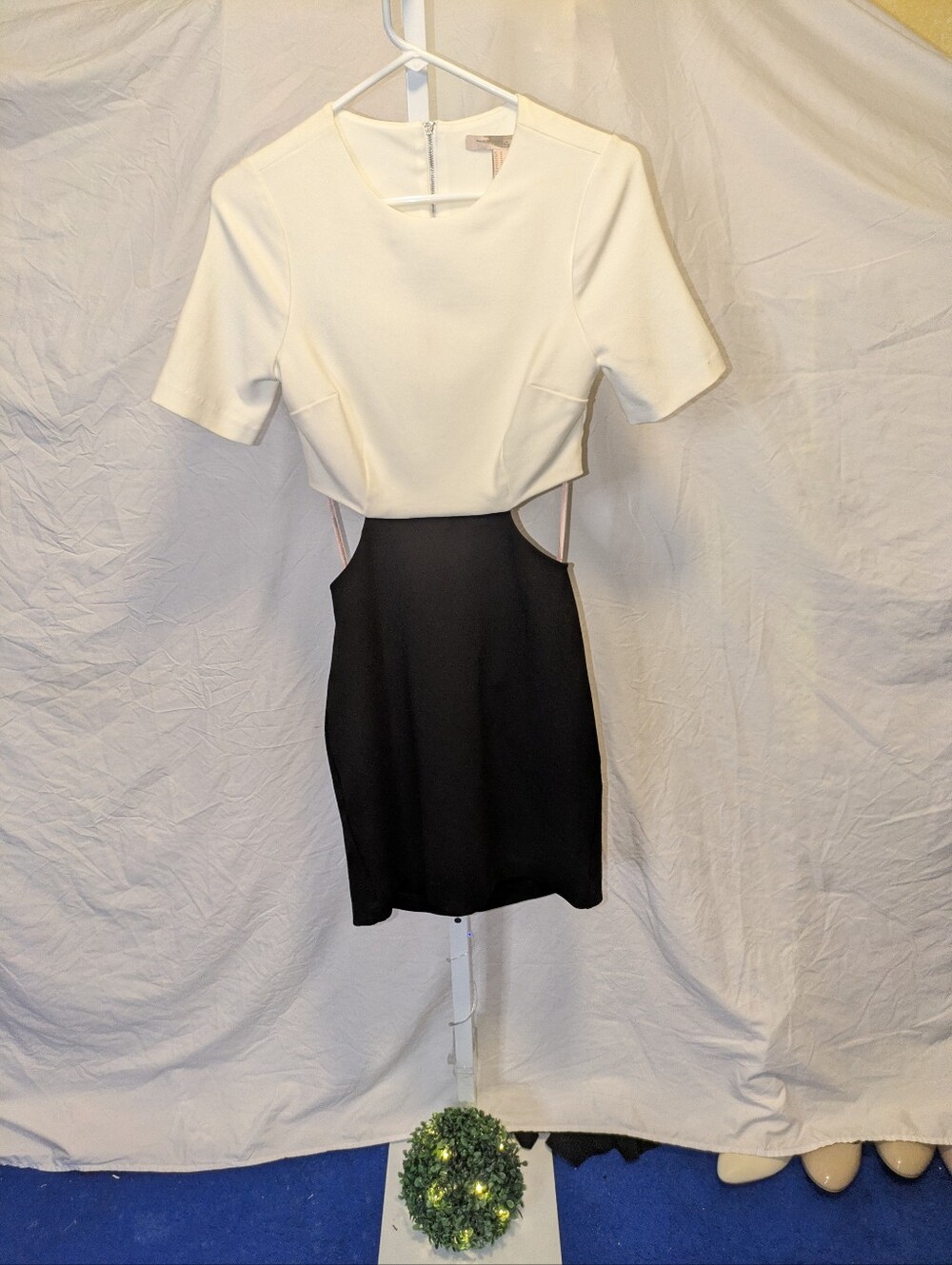Forever 21 Contemporary Black & White Cut-Out Mini Dress Size Medium
